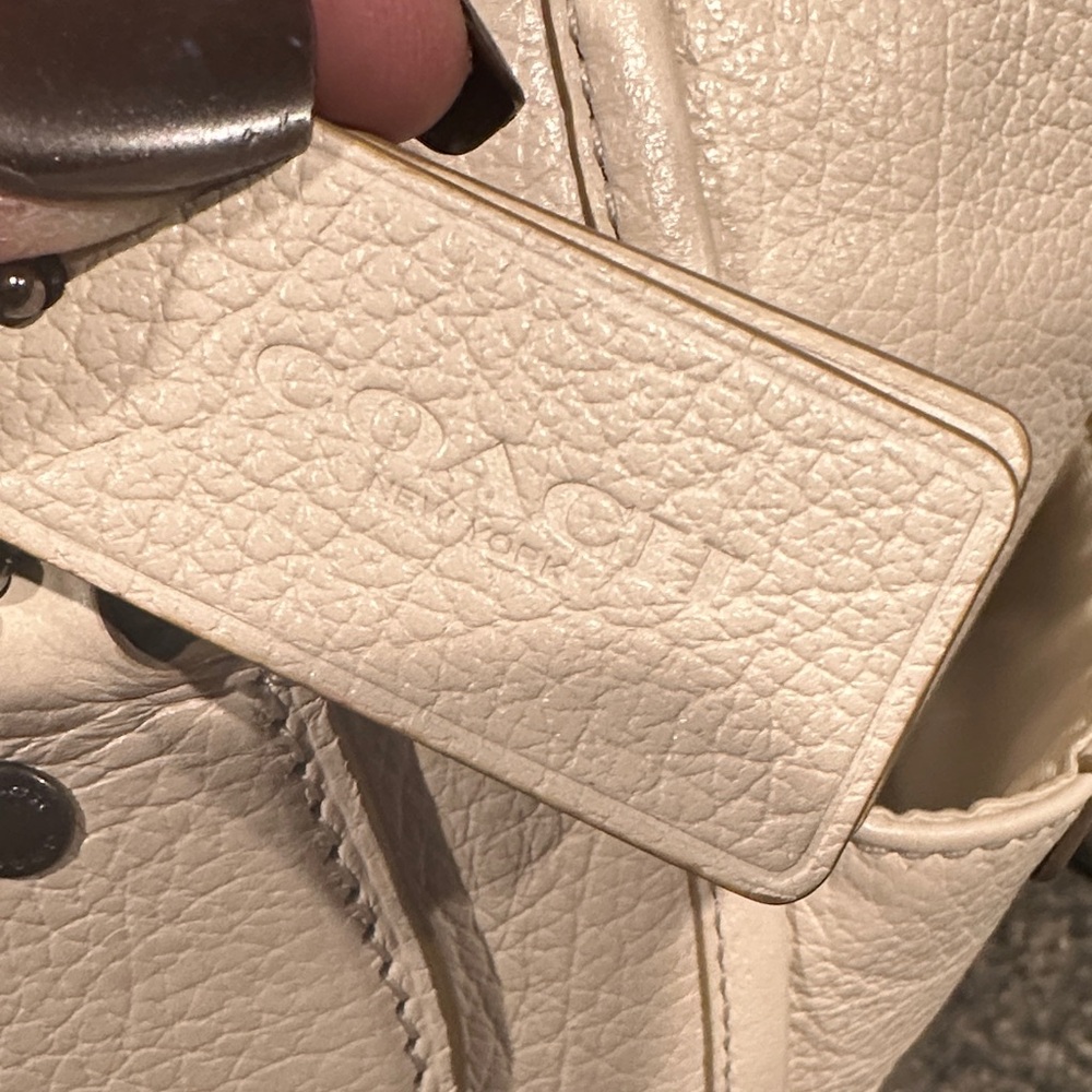 Authentic Coach Off-White Leather Tote Bag-WOW, buttery soft genuine leather. - Picture 7 of 13